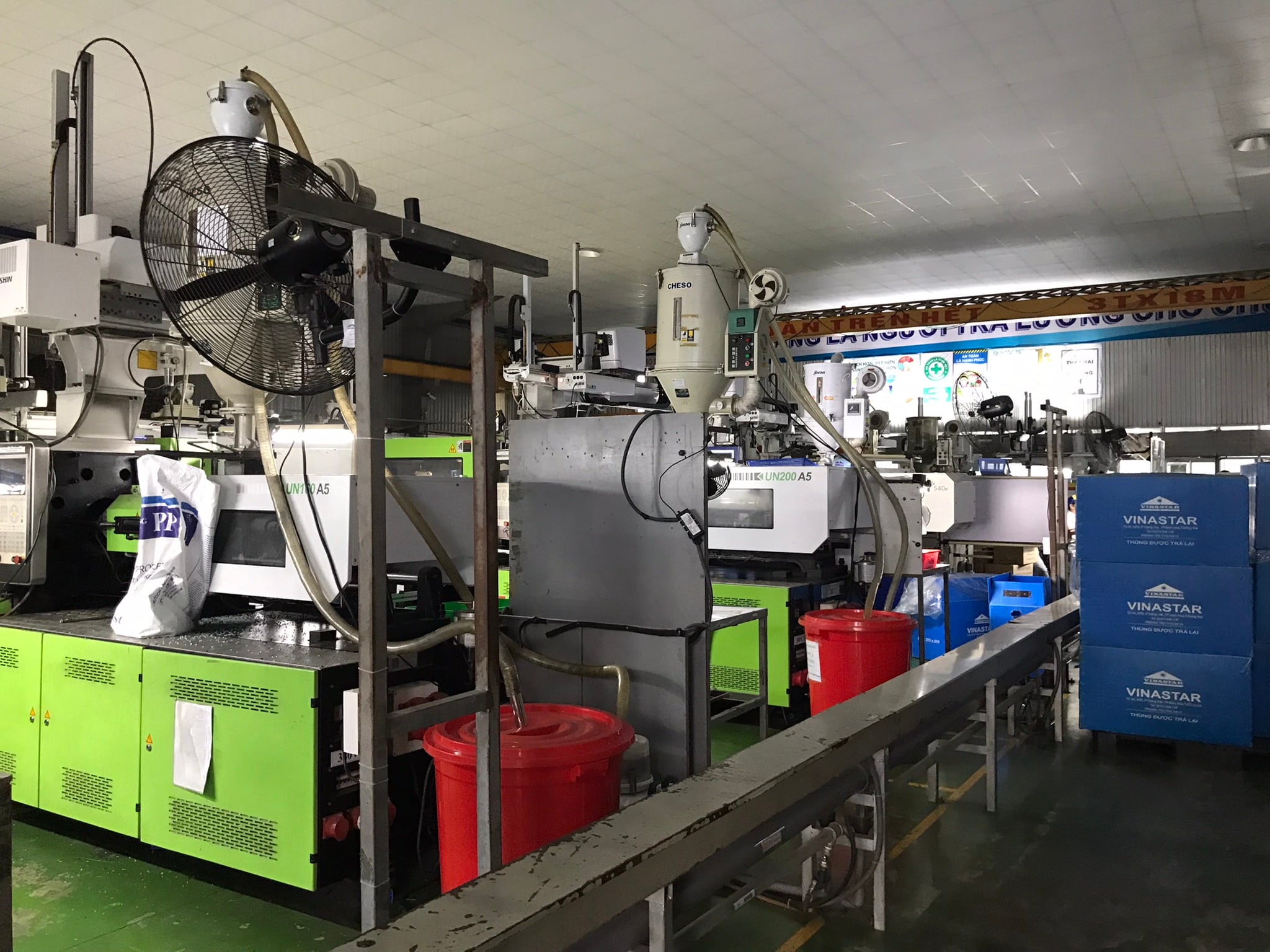 plastic injection machine (2).JPEG